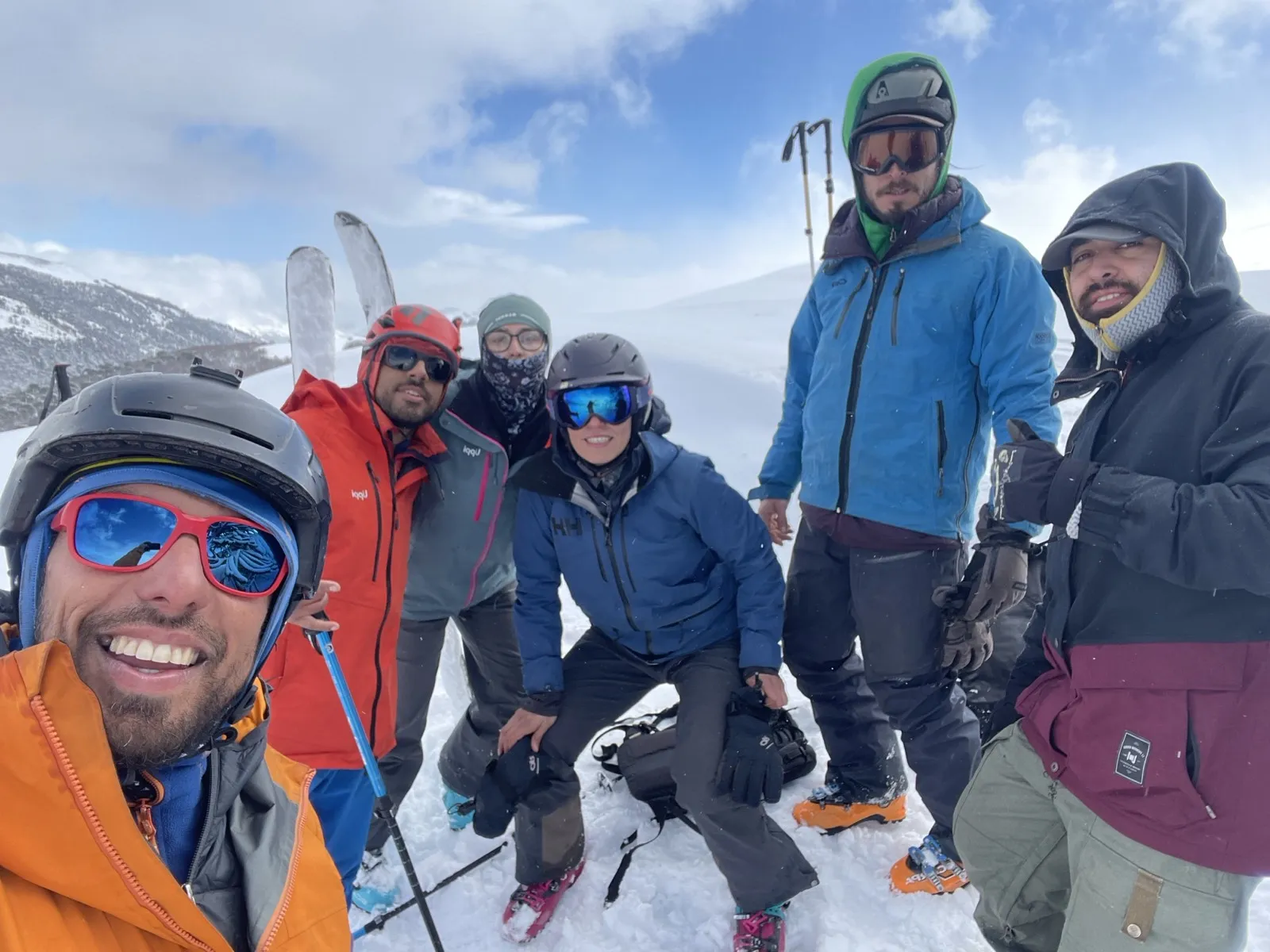 Group Skiing in Arenales